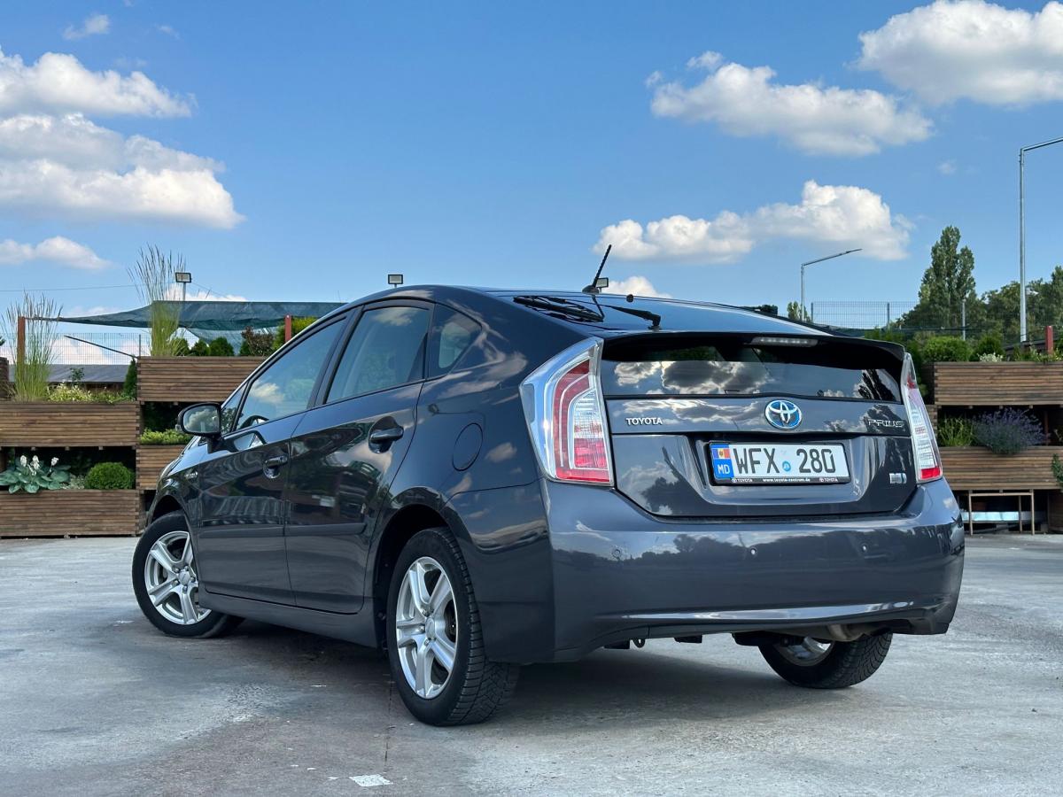 Toyota Prius 30