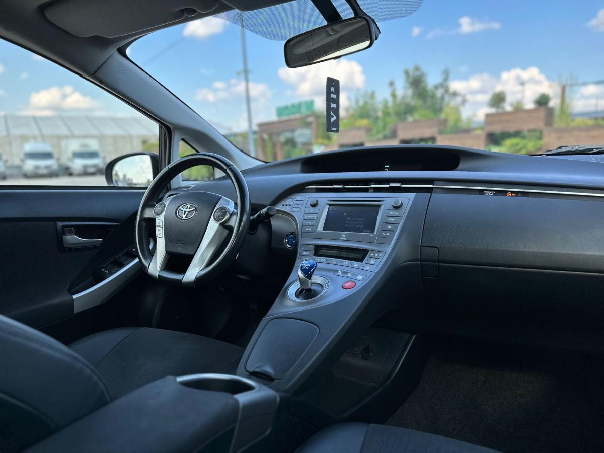 Toyota Prius 30