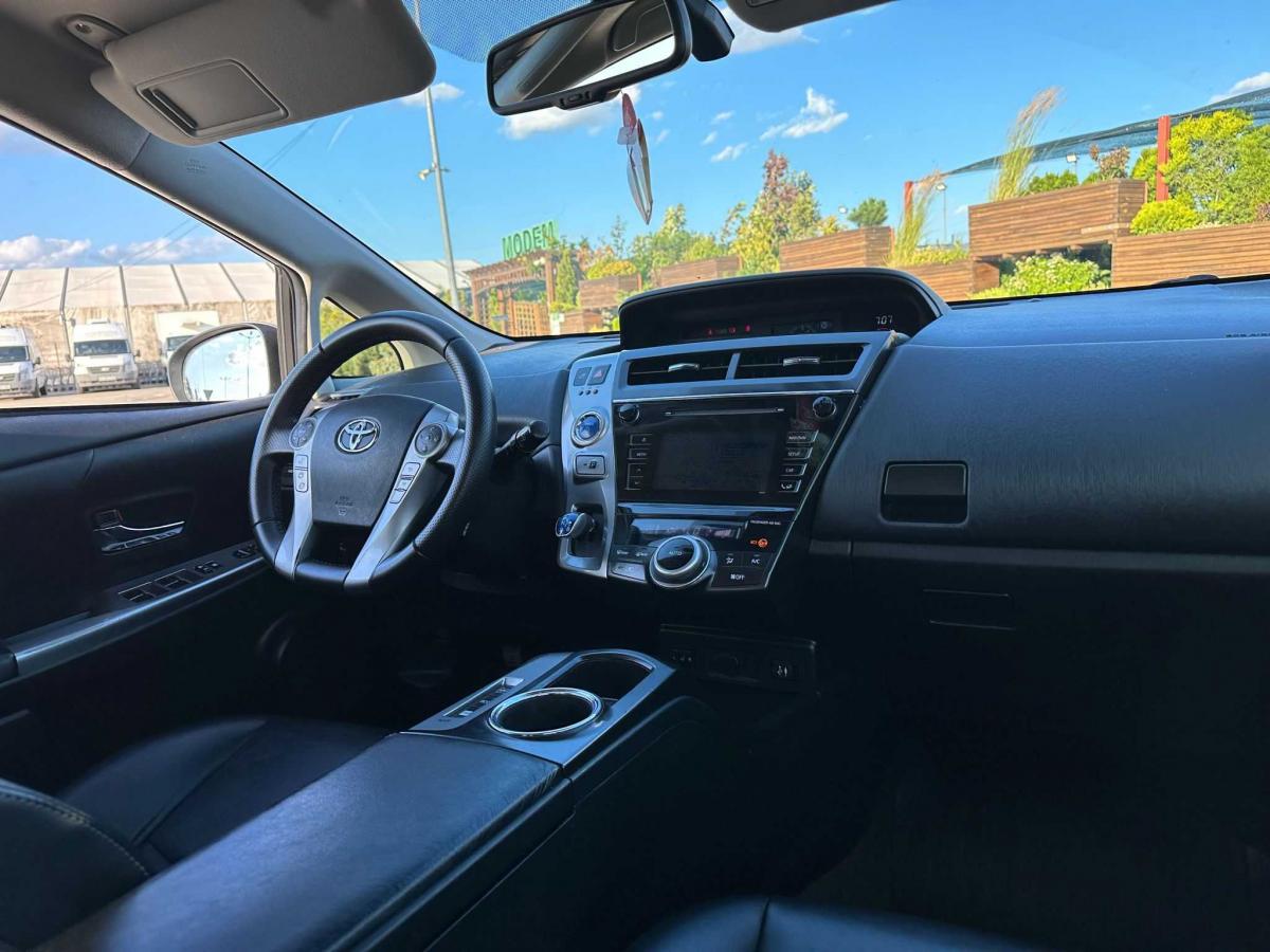 Toyota Prius + 2018